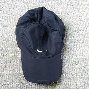Nike featherlight Dri-fit hat